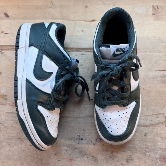 Nike dunks Green and White low top Athletic Shoes youth size 5 - Picture 1 of 10